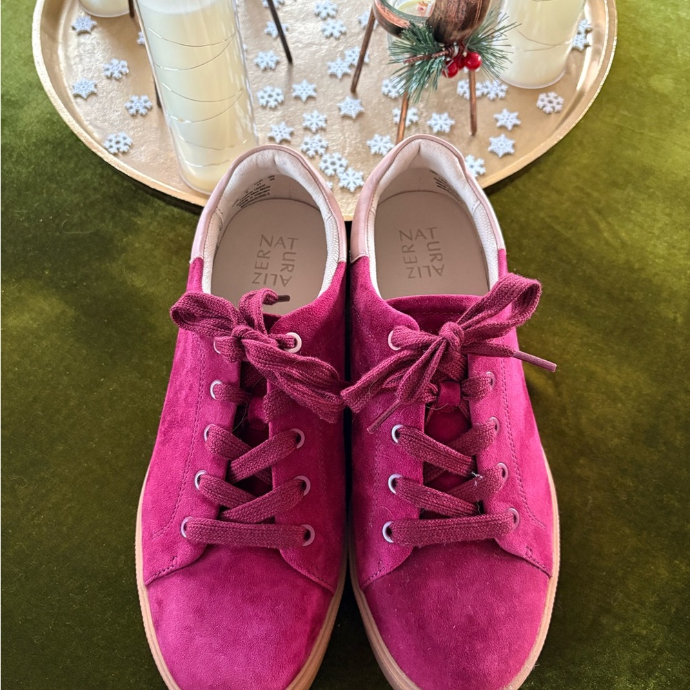 NWOT: Naturalizer Women's Cranberry Suede Sneakers 10W